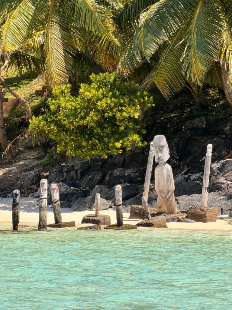 Madagascar île aux Nattes statues dans l'océan indien