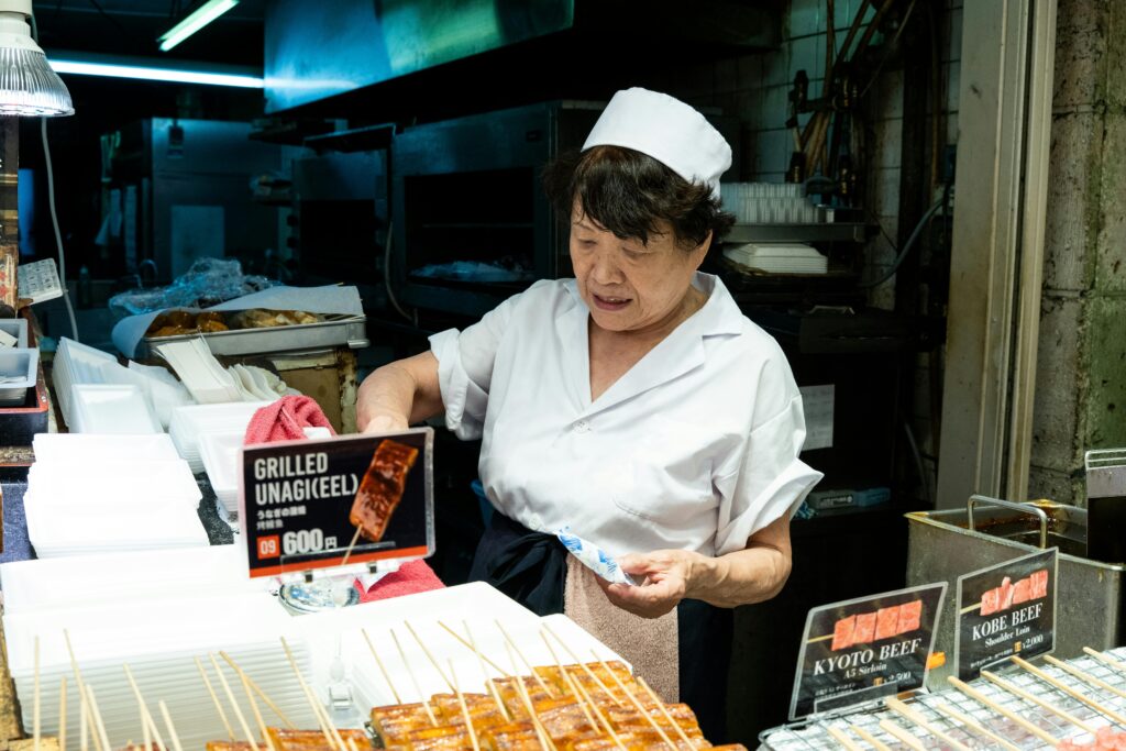 Visiter le Japon en 2 semaines : itinéraire de 15 jours entre Tokyo, Kyoto et Osaka Nishiki Market : le meilleur marché gastronomique de Kyoto au Japon