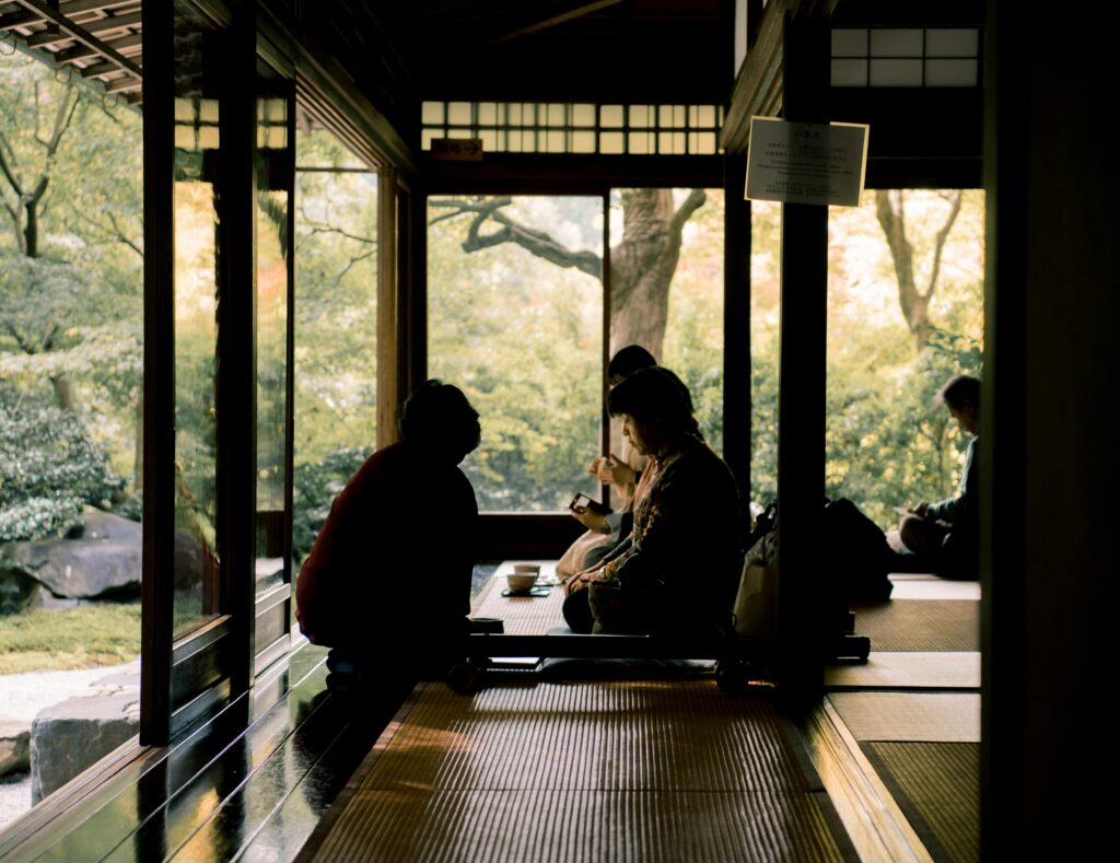 Visiter le Japon en 2 semaines : itinéraire de 15 jours entre Tokyo, Kyoto et Osaka Assister à une cérémonie du thé à Kyoto au Japon