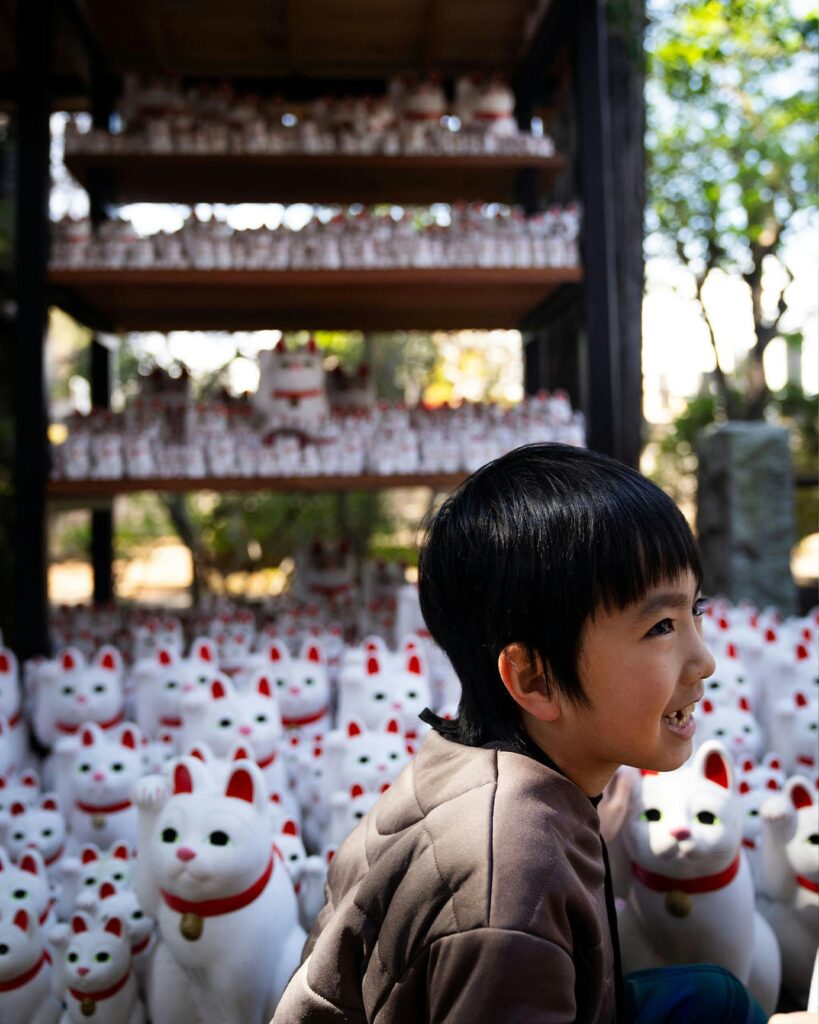 Visiter le Japon en 2 semaines : itinéraire de 15 jours entre Tokyo, Kyoto et Osaka Gotokuji temple et chats portes bonheur tokyo japon