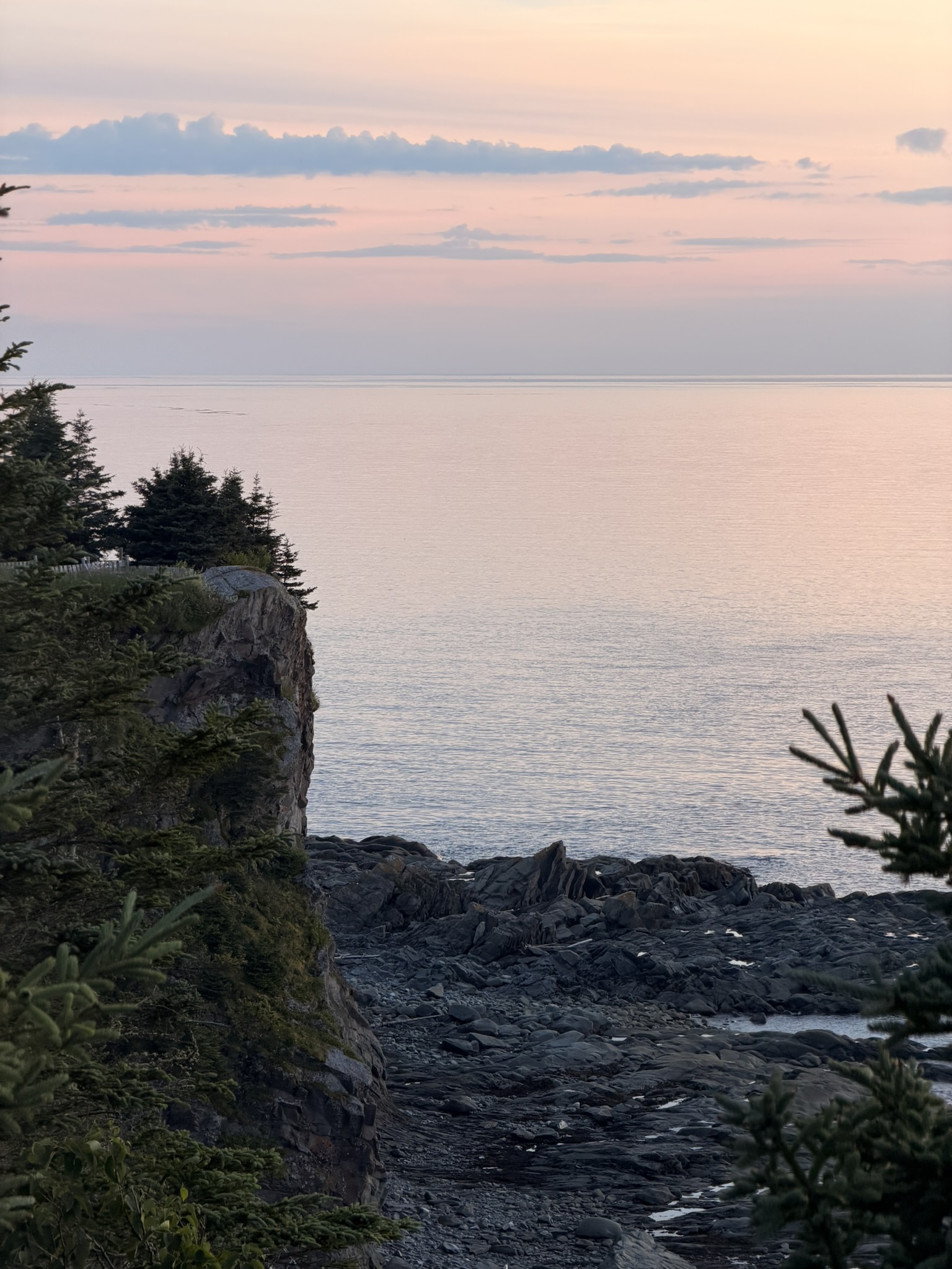 Coucher de soleil sur le fleuve Saint-Laurent à Cap-Chat, en Gaspésie