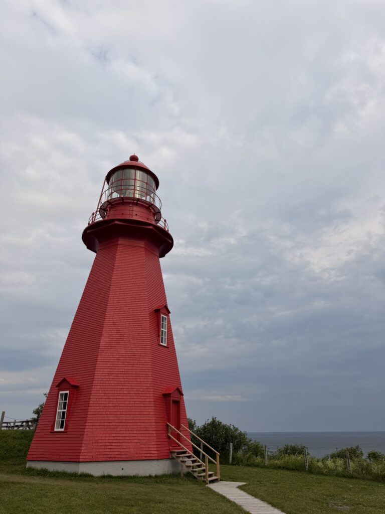 Canada phare rouge road trip au Canada en Gaspésie vers Cap-Chat
