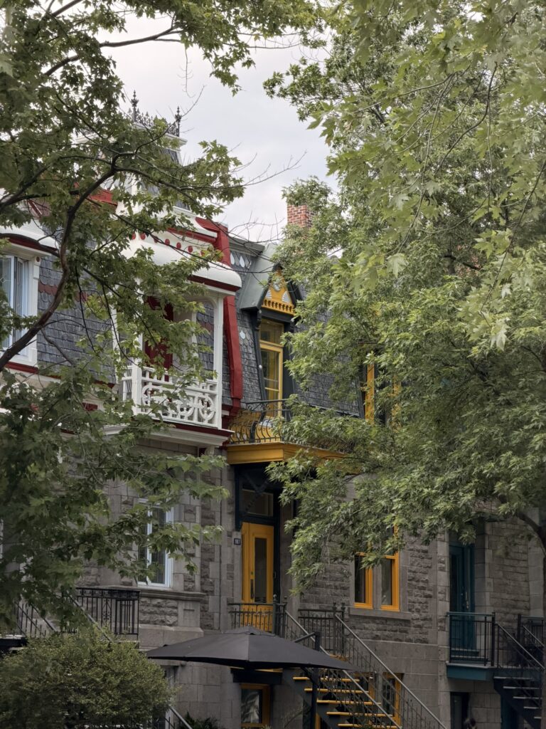 Ruelles colorées à Montréal au Québec Canada