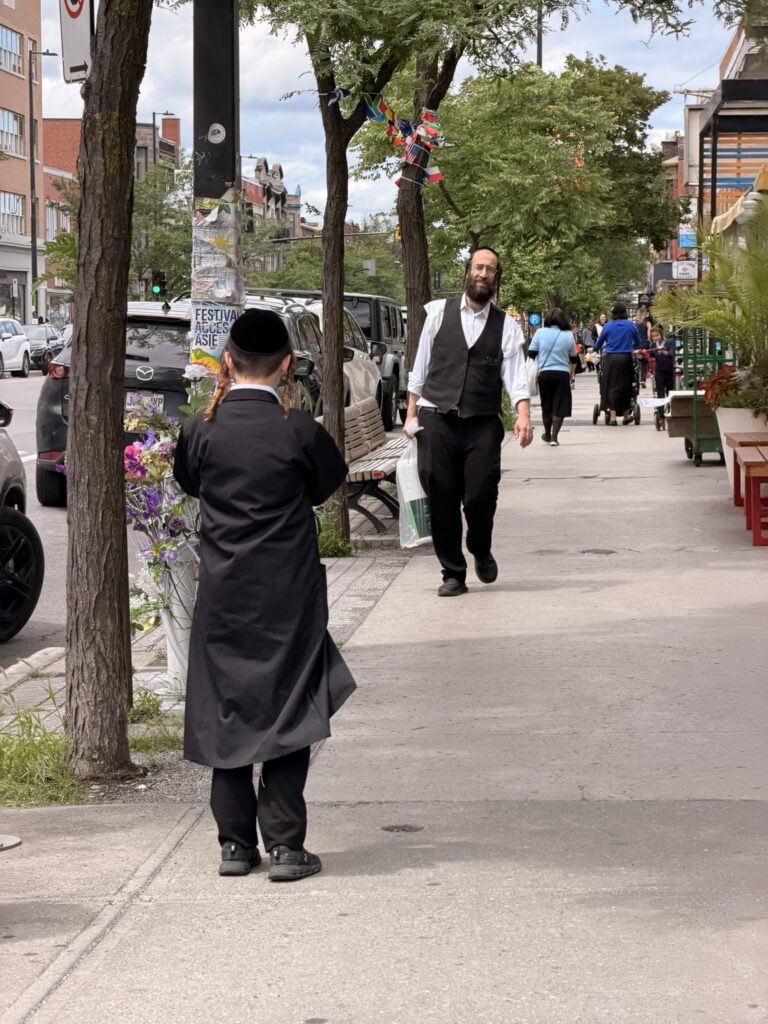 Maisons en rangée dans le quartier d’Outremont à Montréal avec population juive hassidique
