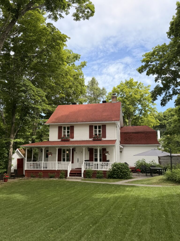 Maison traditionnelle et paysage rural de l’île d’Orléans, près de Québec